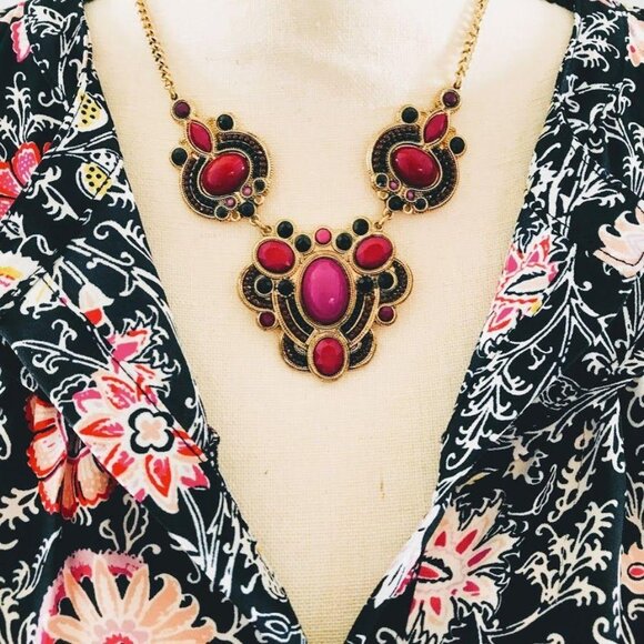 Francesca's Collection Fuchsia & Black Statement Necklace – Gold Tone Vintage St - Picture 6 of 7